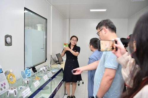 重慶電子工程職業學院 實力出圈，獲全國主流媒體密集點贊